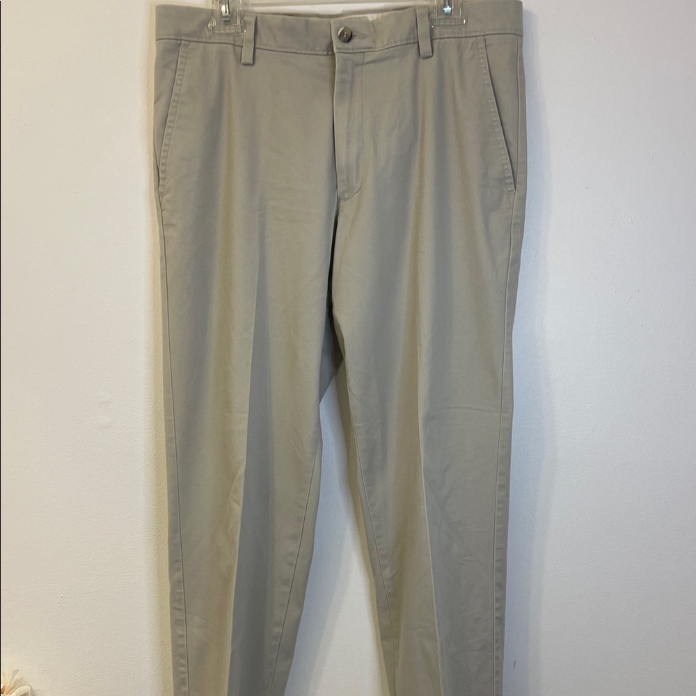 Dockers Men's Chino Pants in Light Khaki Size W34 L32 inseam 31